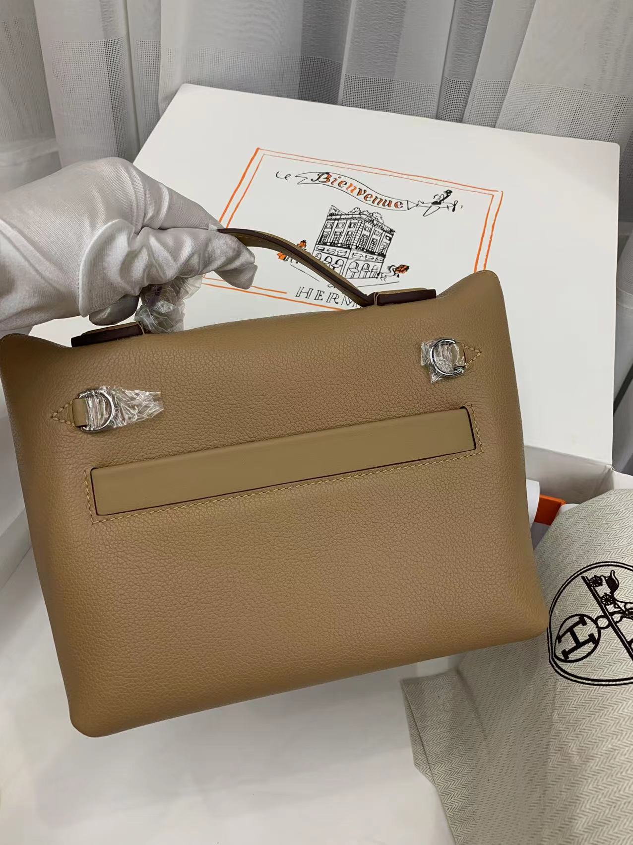 Hermes Kelly Mini 2424 21cm Handbag in Alezan Clemence Leather 